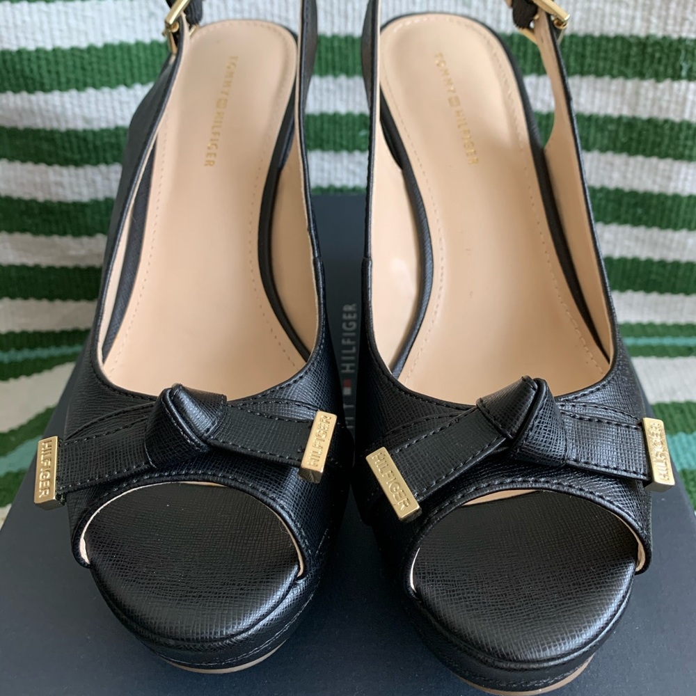 TOMMY HILFIGER Black Twkarra Wedge Sandals 6.5 NWT